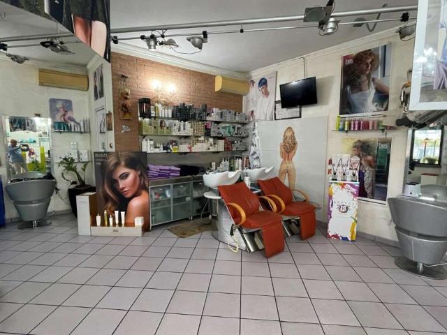 Locale Commerciale in affitto a Tresinaro - Secchia, Re