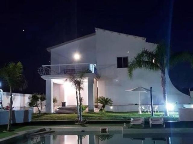 Locale Commerciale in affitto a Casaluce, Campania