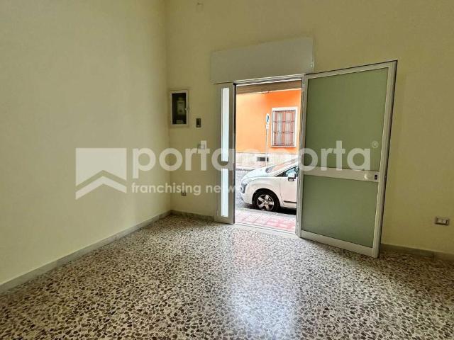 Locale Commerciale in affitto a Casapulla, Campania