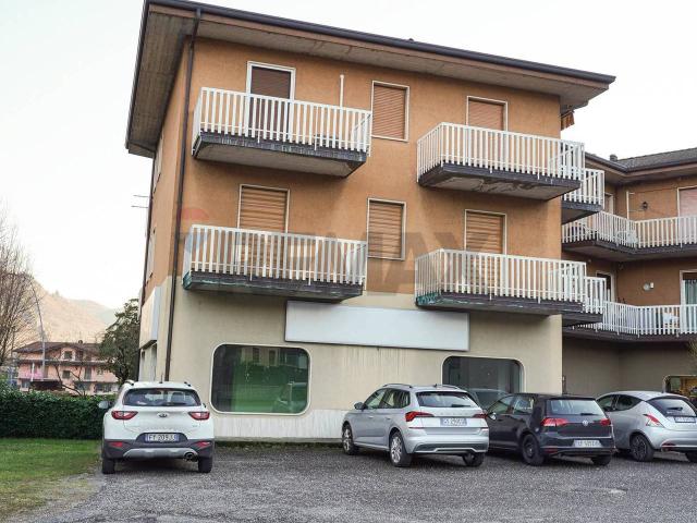 Locale Commerciale in affitto a Colognola, Casazza