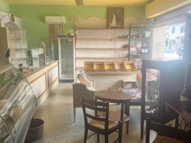 Locale Commerciale in affitto a Casciavola, Cascina