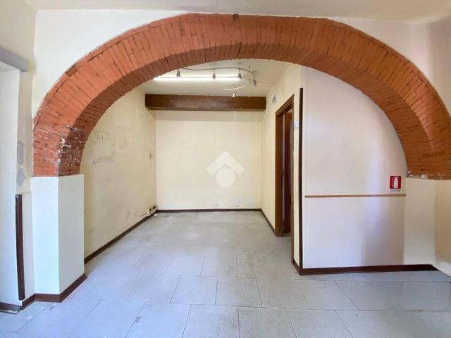 Locale Commerciale in affitto a Marciana, Cascina