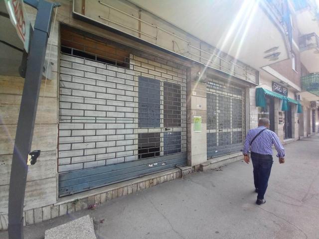 Locale Commerciale in affitto a Acquaviva, Caserta
