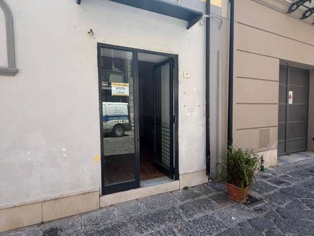 Locale Commerciale in affitto a Centro Storico, Caserta