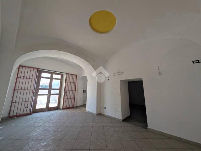 Locale Commerciale in affitto a Caserta, Campania