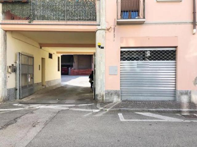Locale Commerciale in affitto a Casorate Primo, Lombardia