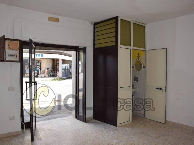 Locale Commerciale in affitto a San Silvestro, Cassino