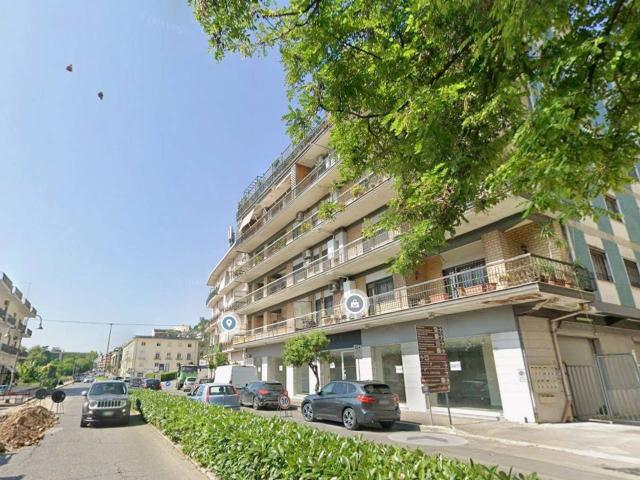 Locale Commerciale in affitto a San Silvestro, Cassino