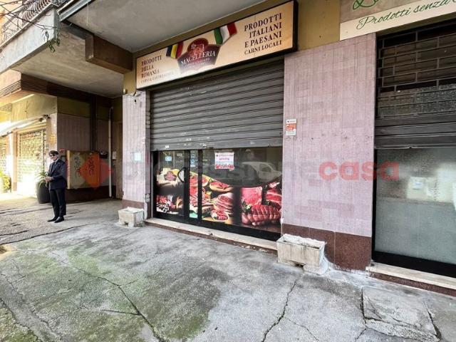 Locale Commerciale in affitto a San Silvestro, Cassino