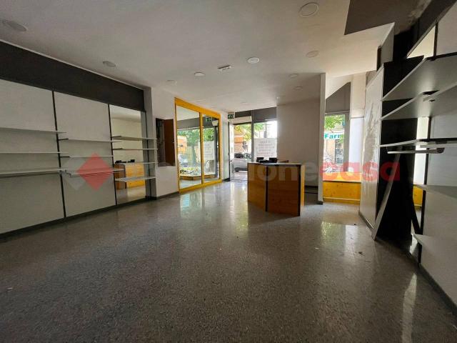 Locale Commerciale in affitto a San Silvestro, Cassino