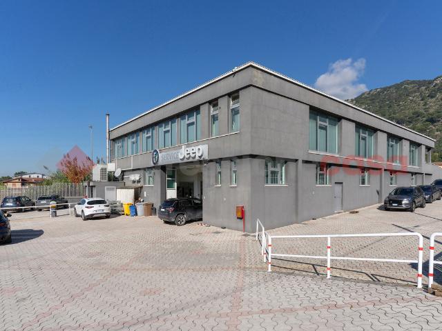 Locale Commerciale in affitto a Cassino, Lazio