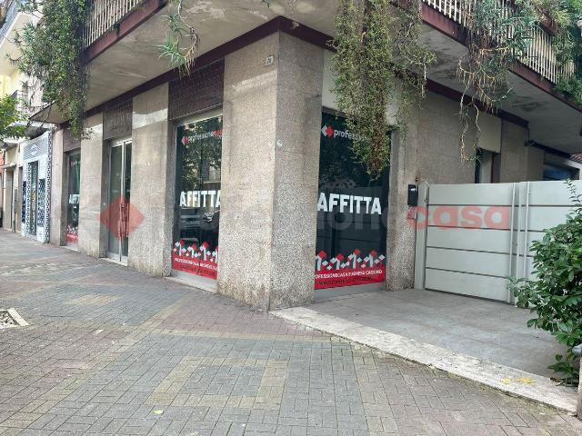 Locale Commerciale in affitto a San Silvestro, Cassino
