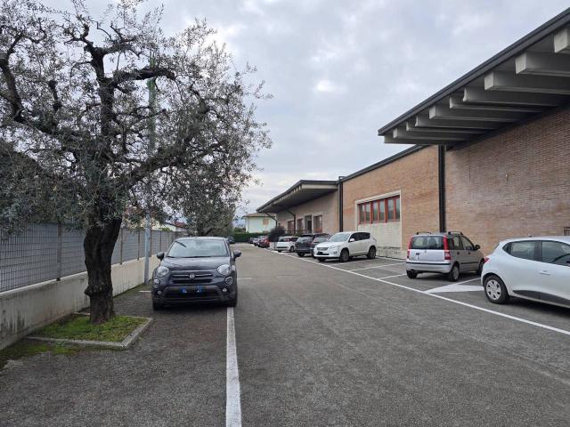 Locale Commerciale in affitto a Casola, Veneto