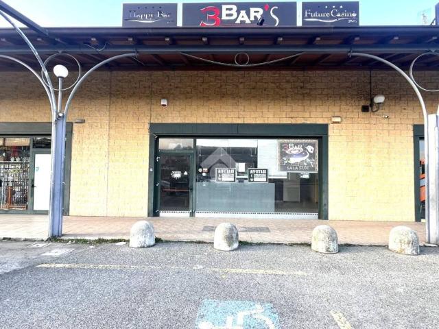 Locale Commerciale in affitto a Casteggio, Lombardia