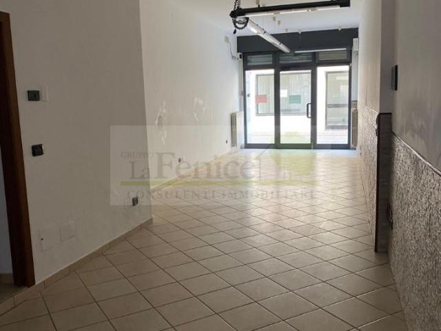 Locale Commerciale in affitto a Castel Goffredo, Lombardia