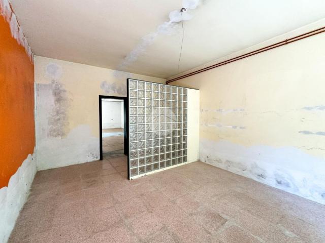 Locale Commerciale in affitto a Castel Goffredo, Lombardia