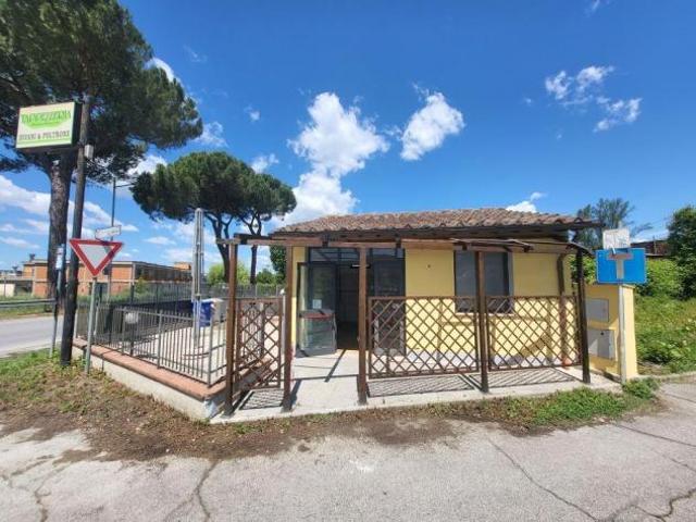 Locale Commerciale in affitto a Unione dei Comuni Circondario dell'Empolese Valdelsa, Castelfiorentino