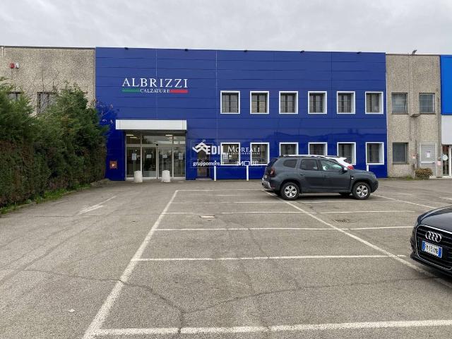 Locale Commerciale in affitto a Unione dei comuni del Sorbara, Castelfranco Emilia