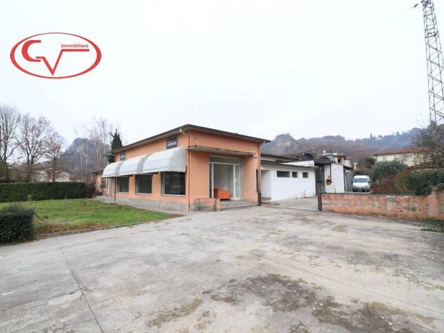 Locale Commerciale in affitto a Castelfranco Piandiscò, Toscana