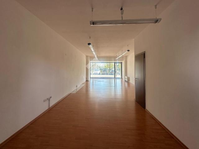 Locale Commerciale in affitto a Castelfranco Veneto, Veneto