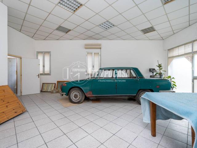 Locale Commerciale in affitto a Tresinaro - Secchia, Re