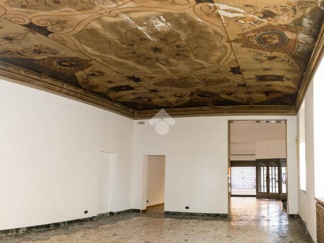 Locale Commerciale in affitto a Castelleone, Lombardia