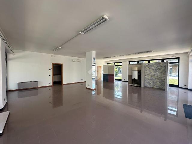 Locale Commerciale in affitto a Fonte, Castello Di Godego