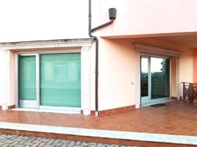 Locale Commerciale in affitto a Vitellino, Castiglione Del Lago