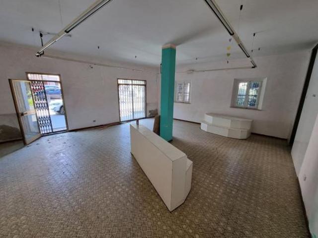 Locale Commerciale in affitto a Pozzuolo, Castiglione Del Lago