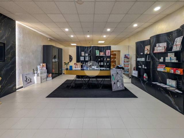 Locale Commerciale in affitto a Castiglione Delle Stiviere, Lombardia