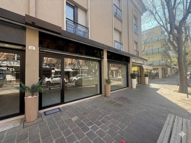 Locale Commerciale in affitto a Cattolica, Reggio Emilia