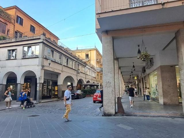 Locale Commerciale in affitto a San Vito, Cava De' Tirreni