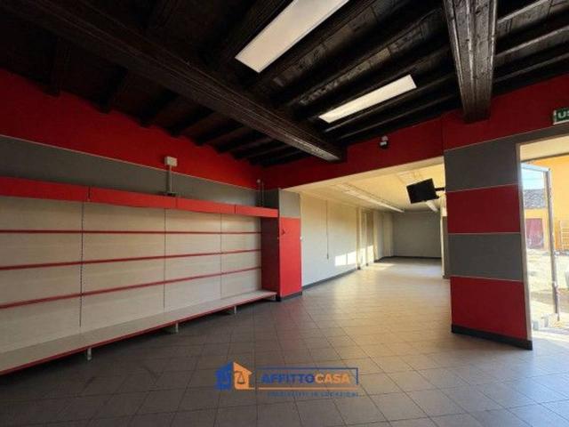 Locale Commerciale in affitto a Piemonte, Cuneo