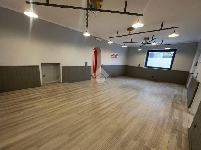 Locale Commerciale in affitto a Piemonte, Cuneo