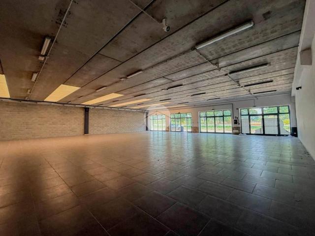Locale Commerciale in affitto a Cavernago, Lombardia