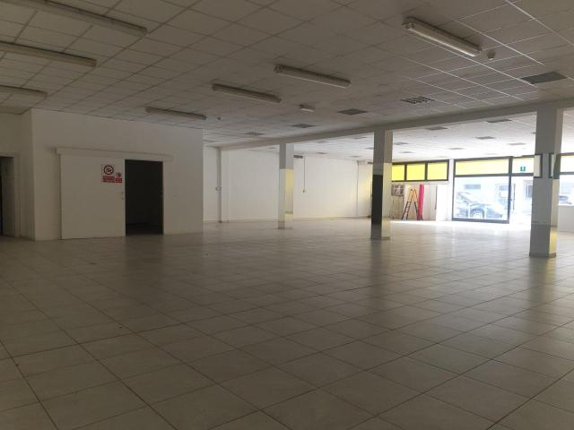 Locale Commerciale in affitto a Unione Comuni Modenesi Area Nord, Cavezzo