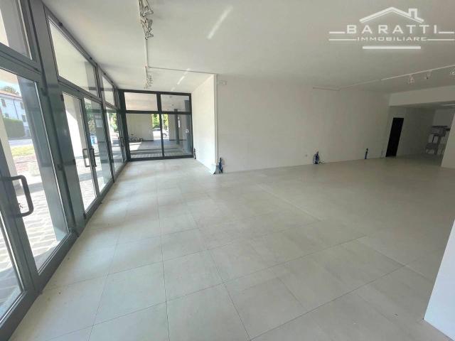 Locale Commerciale in affitto a Unione Comuni Modenesi Area Nord, Cavezzo