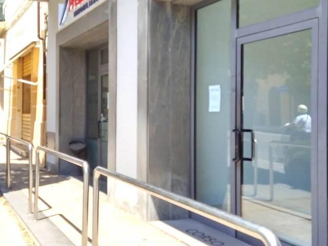 Locale Commerciale in affitto a Cecina, Toscana