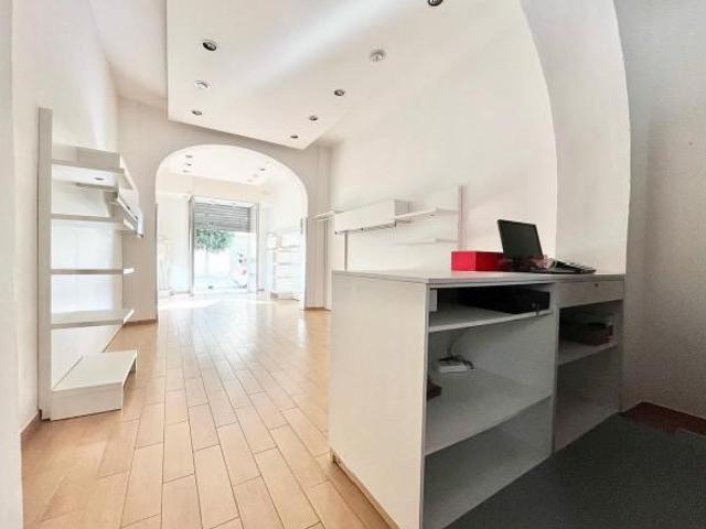 Locale Commerciale in affitto a Cecina, Livorno