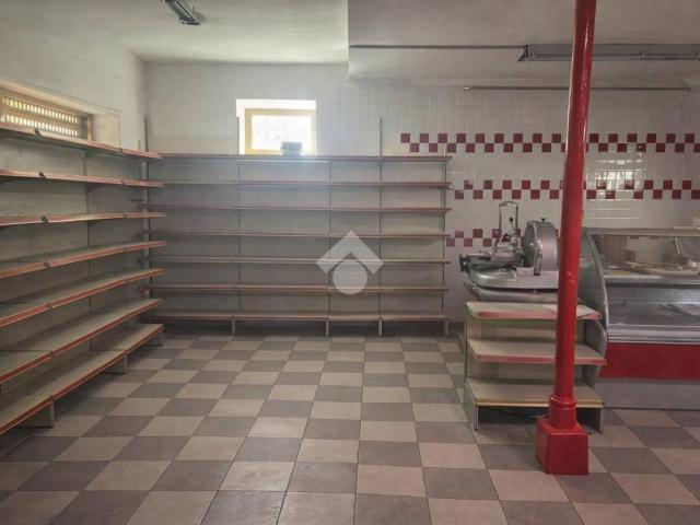 Locale Commerciale in affitto a Cenate Sopra, Lombardia