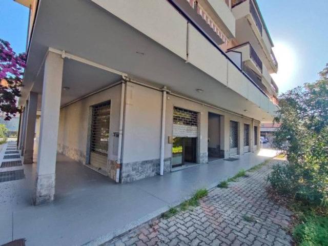 Locale Commerciale in affitto a Ceranesi, Liguria