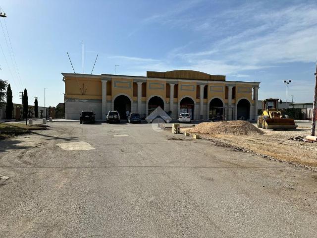 Locale Commerciale in affitto a Puglia, Foggia