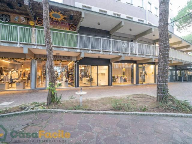 Locale Commerciale in affitto a Milano Marittima, Cervia