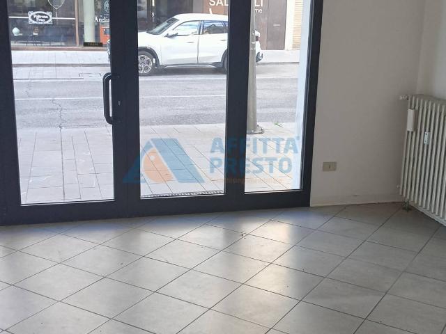 Locale Commerciale in affitto a Unione dei comuni Valle del Savio, Cesenà