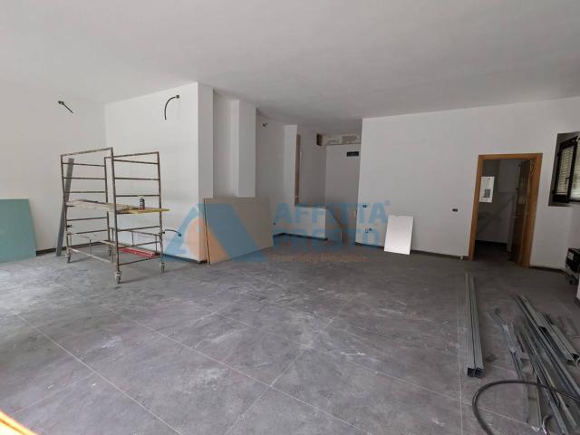 Locale Commerciale in affitto a Unione dei comuni Valle del Savio, Cesenà