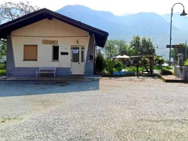 Locale Commerciale in affitto a Champdepraz, Aosta