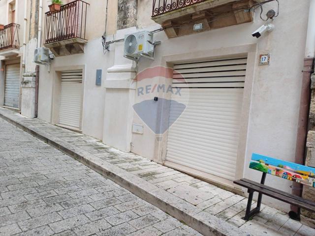 Locale Commerciale in affitto a Chiaramonte Gulfi, Sicilia
