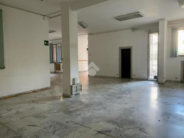 Locale Commerciale in affitto a Sampierdicanne, Chiavari