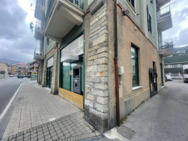 Locale Commerciale in affitto a Sampierdicanne, Chiavari