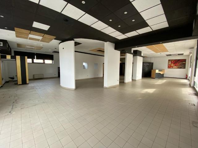 Locale Commerciale in affitto a Santa Filomena, Chieti